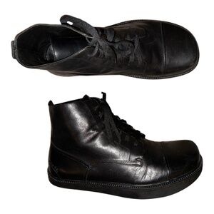 Earth Shoes Black Boots Village 11